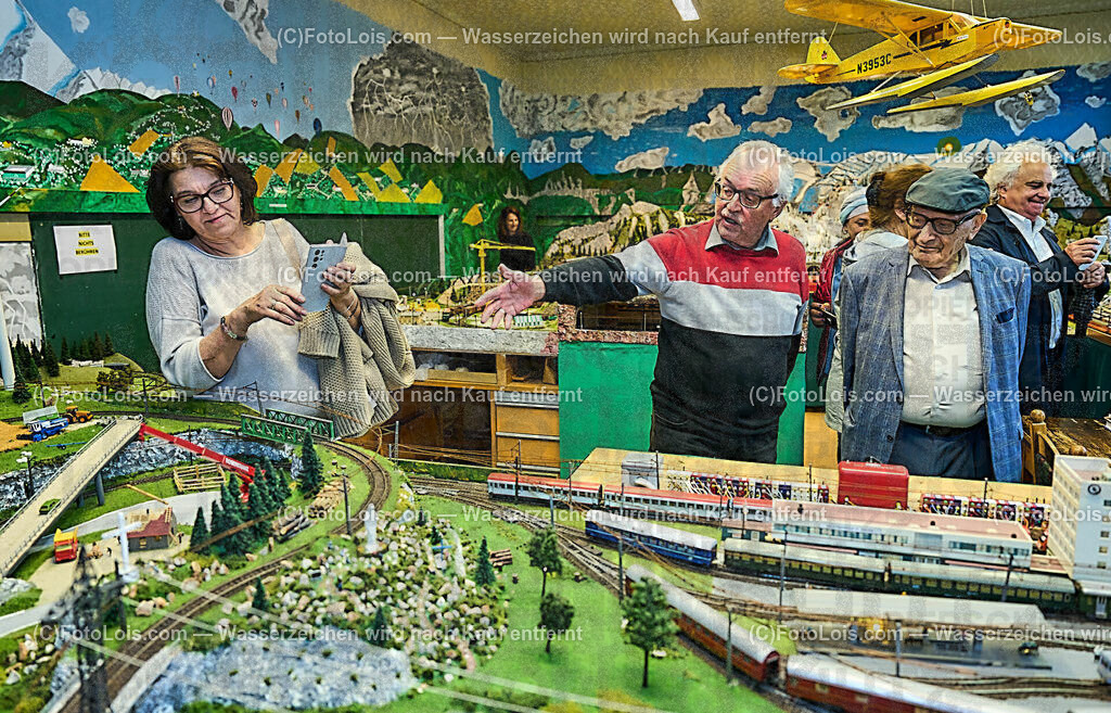 ALP9562_Foederation_Chopin-Ges_Lackenhof_Modellbahn-Etzler | (C)FotoLois.com, Alois Spandl, Föderation der internationalen Chopin-Gesellschafen (deren gibt es weltweit 34) - Zusammentreffen und Sitzung im Vorfeld des XXXIX. Chopinfestivals in der Kartause Gaming und Rahmenprogramm - Ausflug mit dem Bus zum Lunzer See und nach Lackenhof, gemeinsames Abendessen, Do 3. August 2023.