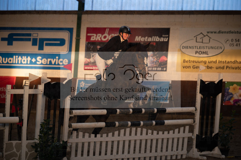 Hallenreittunier Voxtrup 2023 | Entdecke hochwertige Reitturnierfotos von Foto Oger. Professionell, emotional und authentisch – jetzt Lieblingsmomente im Shop bestellen.Deutschlandweite Turnierfotografie. - Realisiert mit Pictrs.com