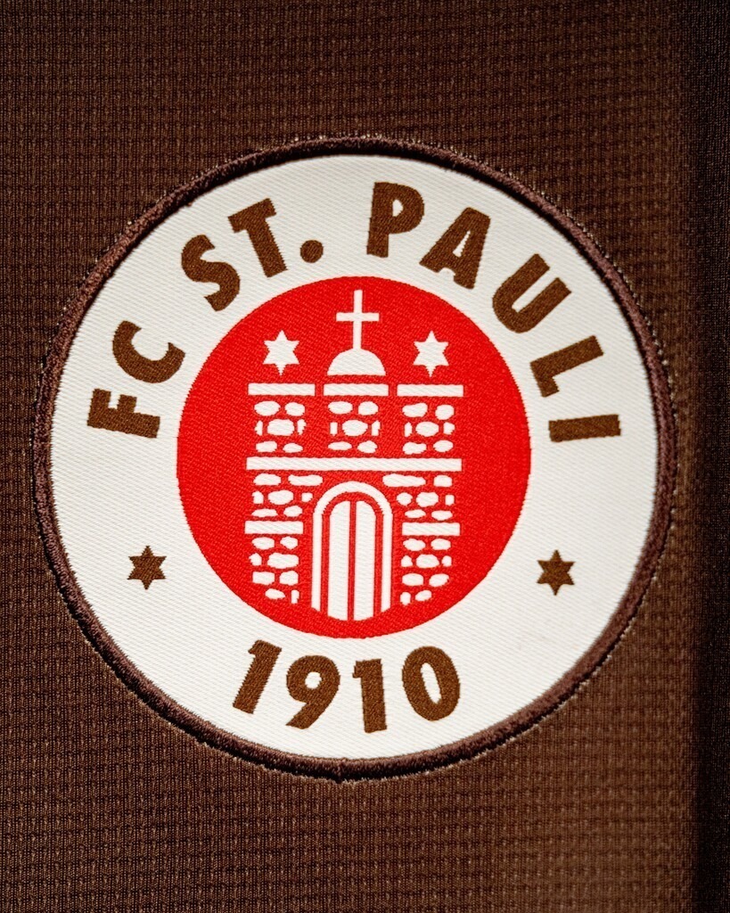 FCP07502 | Der offizielle Shop für FC St. Pauli Fotos. Wähle aus Spielszenen & Fanmomenten dein FCSP Wunschformat. Wir liefern Millerntor-Atmosphäre.