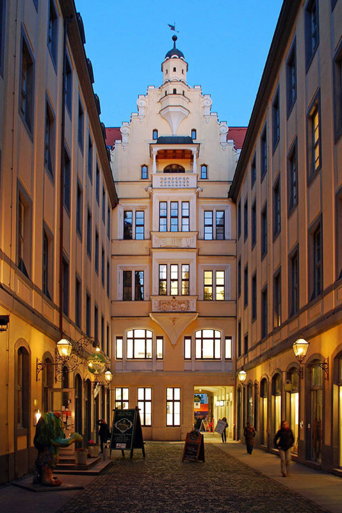 Foto: Leipzig - Barthels Hof | Das Team hinter BILDLEXIKON LEIPZIG bündelt historische wie aktuelle Informationen über die Stadt Leipzig in Text und Bild auf einer Plattform und stellt diese der interessierten Öffentlichkeit zur Verfügung.