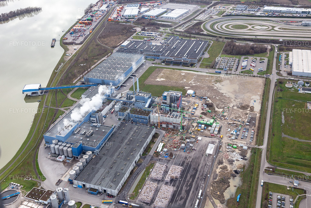 Luftbild: Neubau des Gas- Wasserstoff- Kraftwerks der Papierfabrik Palm GmbH & Co. KG im Ortsteil Industriegebiet Wörth-Oberwald. in Wörth am Rhein im Bundesland Rheinland-Pfalz in Deutschland. Foto: IMG_124235.jpg vom 04.02.2021 durch Werner Riehm/FLY-FOTO.de