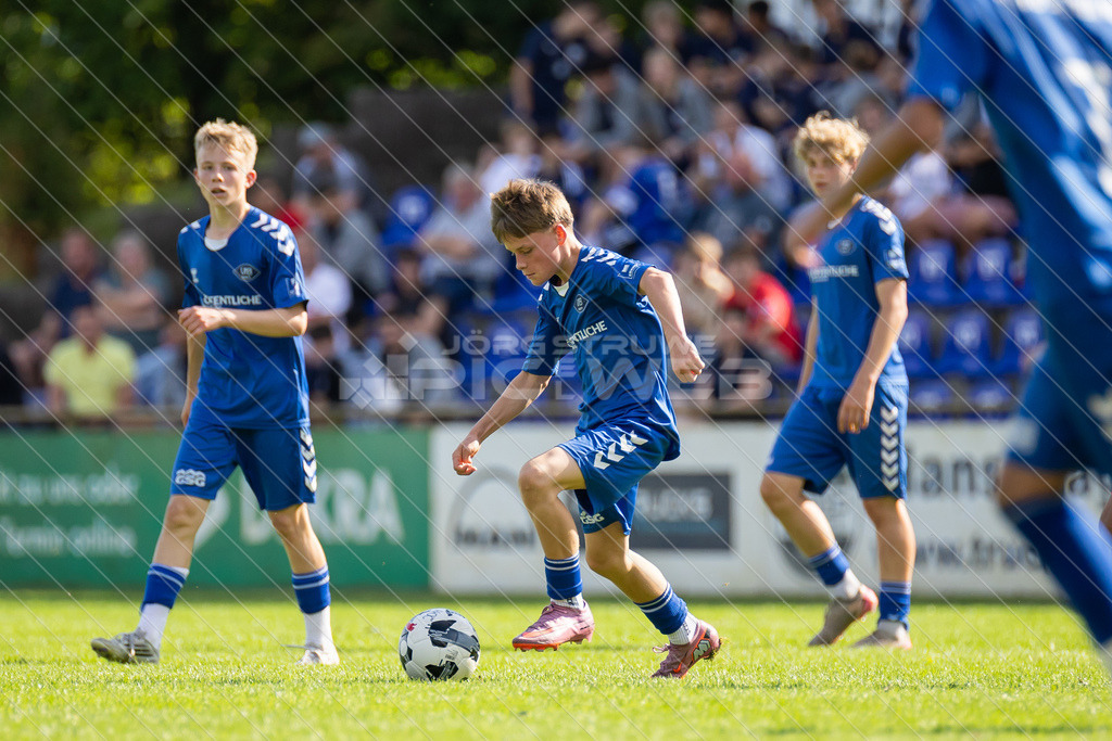 20250920_Picselweb-Fotografie_1R3_0883 | JFV D/A &amp; Stade - VfB Oldenburg0:1 VfB no70:2 VfB no70:3 VfB JFV Eigentor0:4 VfB no70:5 VfB no71:5 JFV no3 Jaric Jimenez-Voss2:5 JFV no9 Janko Sylvester3:5 JFV no16 Damian Elias Mihro Burekovic - Realisiert mit Pictrs.com