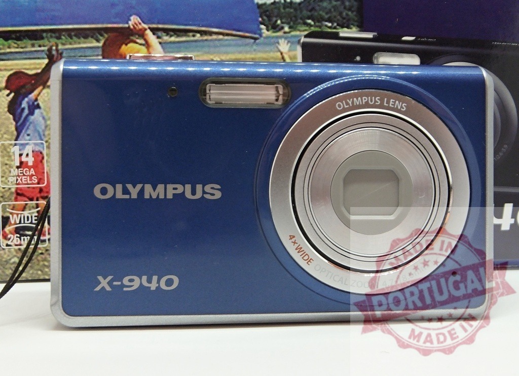 Olympus X-940 blue digital point and shoot camera | Blue Olympus X-940 digital point and shoot camera with optical zoom on display - Realisiert mit Pictrs.com