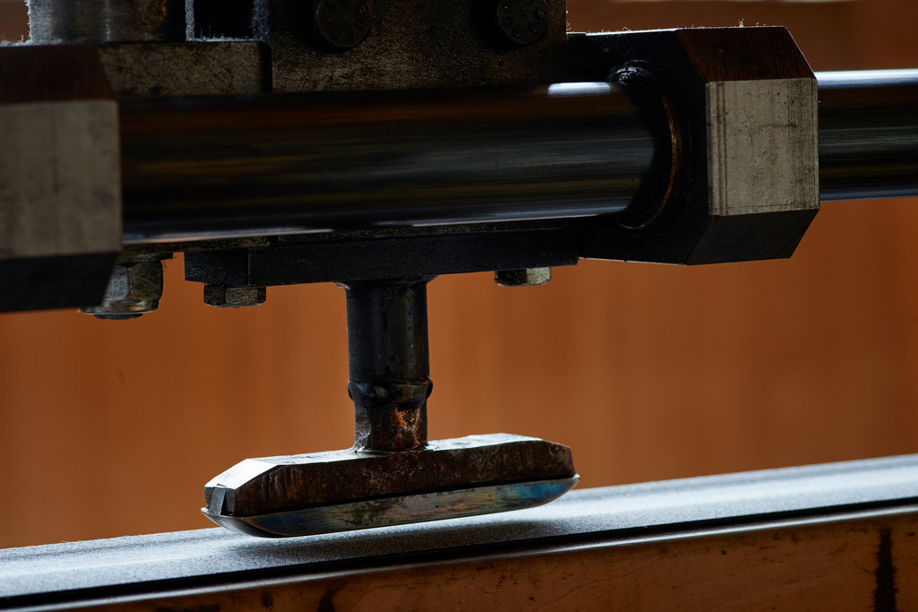 Detail der Glästmaschine | Riefensberg, Austria - September 14, 2017: Juppenwerkstatt Riefensberg; Detail der Glästmaschine. - Realisiert mit Pictrs.com