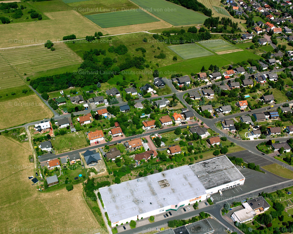 2610598 | WISSENBACH 09.06.2006 Wohngebiet einer Einfamilienhaus- Siedlung  in Wissenbach im Bundesland Hessen, Deutschland // Single-family residential area of settlement  in Wissenbach in the state Hesse, Germany Foto: Gerhard Launer