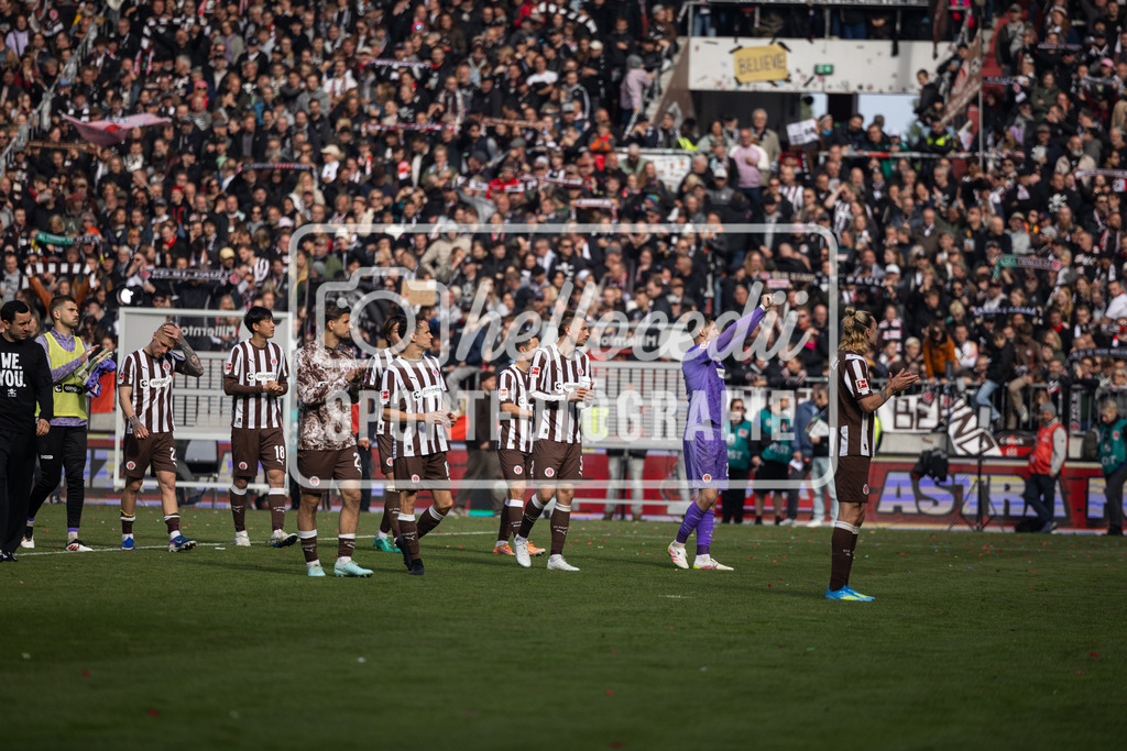 Fußball I Männer I Saison 2025-2026 I Bundesliga I FC St. Pauli - VfL Wolfsburg I 12970 | realhellocedii - Realisiert mit Pictrs.com