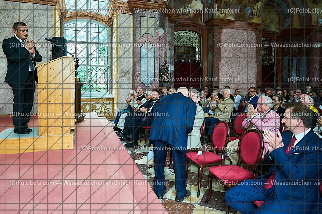 ALP0271_XXXIX_Chopin-Festival_Eroeffnung_Erber Anton | (C)FotoLois.com, Alois Spandl, XXXIX. internationales CHOPIN-Festival in der Kartause Gaming, Eröffnung des Festivals mit Einmarsch der Goldhaubengruppe Lackenhof mit der Musikkapelle Gaming sowie den Ehrengästen und Eröffnungsansprachen in der Barockbibliothek, Fr 4. August 2023.