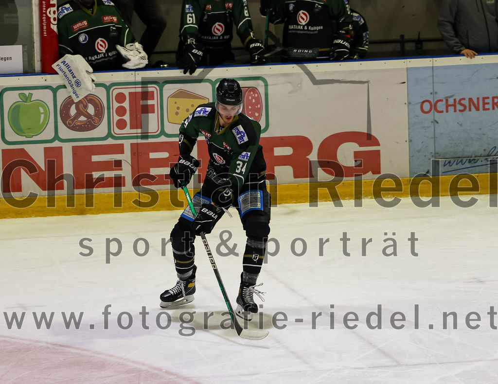 2022-09-30_024_TSV_Erding_gegen_EV_Dingolfing | Erding, Deutschland, 30.09.2022:
Eishockey, Bayernliga 2022 / 2023, Testspiel, TSV Erding gegen EV Dingolfing, Endergebnis: 3:4

Bastian Cramer (Erding Gladiators, #34)

Foto: Christian Riedel / fotografie-riedel.net