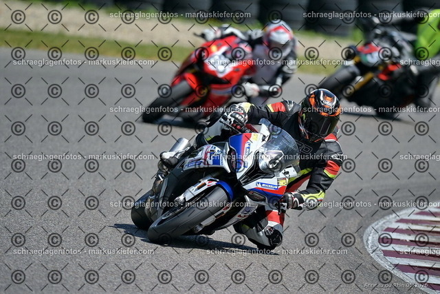 26BT02-1501 | markuskiefer.com - Realisiert mit Pictrs.com
