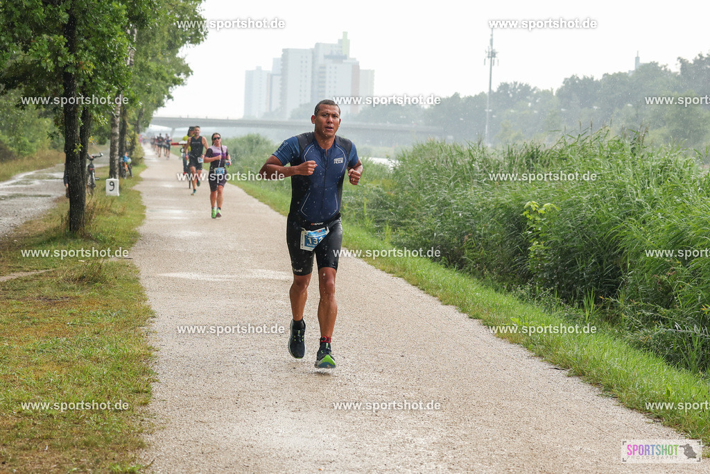 LUR_1378 | 34. M-net Erlanger Triathlon 2025 #erlangertriathlon  #mnettriathlon2025 #mnettriathlon #team #olympischedistanz #mitteldistanz #triathlon #maindonaukanal  #erlangertriathlon2025 #yourpictrs #tv1848 #tv1848erlangen  #triathlonbayern #sportinerlangen #demsportverbunden #sportshot_your_pictrs Copyright: www.sportshot.de