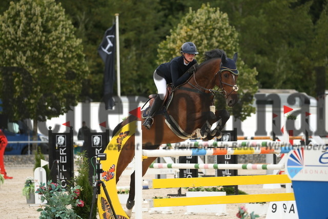 Villingendorf_2022_Prfg.Nr.08_zwei Phasen_Springprfg.Kl.M_Youngster_Pia-Luise Baur_Larley-Tren (4) | Alle Fotos der Reiterjournal Fotografin Doris Matthaes im Reiterjournal Online-Fotoshop. - Realisiert mit Pictrs.com