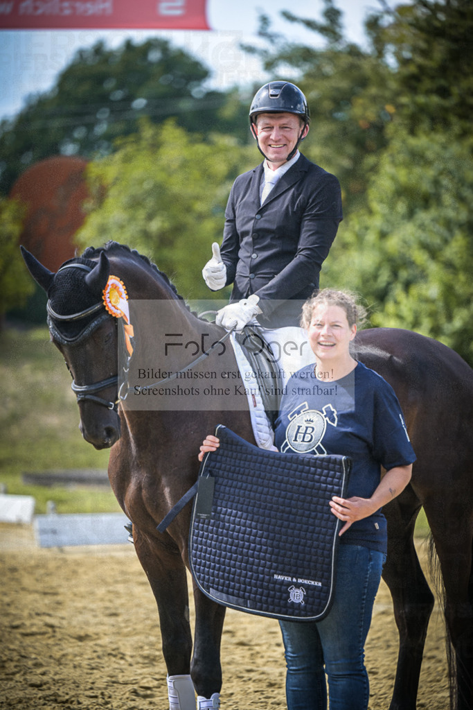 DOS_4326 | Entdecke hochwertige Reitturnierfotos von Foto Oger. Professionell, emotional und authentisch – jetzt Lieblingsmomente im Shop bestellen.Deutschlandweite Turnierfotografie. - Realisiert mit Pictrs.com