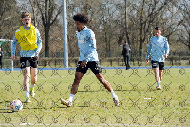 RGE_8960b | Hertha BSC, 2.Bundesliga, Herren, Training auf dem Hanns-Braun-Platz, Saison 2025/26, Jeremy Dudziak ( Hertha BSC ),  17.03. 2026, Fotograf: Ralf Gebhardt - Realisiert mit Pictrs.com