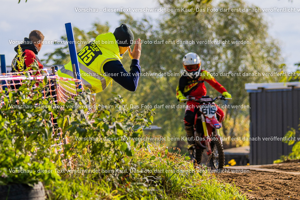 10_25_MCBernauerSchleife-6107 | Sportfotografin aus Berlin-Brandenburg mit Fokus auf Motocross. Ich halte deine sportliche Leistung und echte Emotionen auf und neben der Strecke professionell fest. Entdecke die Fotos von deinem Rennen und bestelle sie direkt hier im Shop.