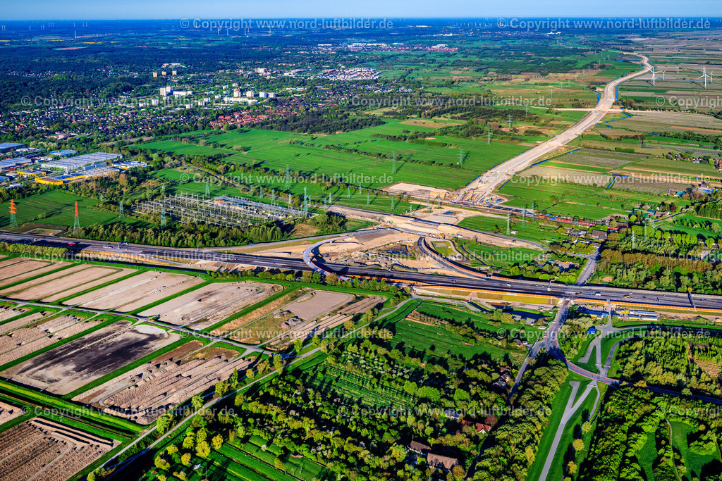 Hamburg_Moorburg_A7_Autobahn_Anschluss_Baustelle_A26_ELS_9637270425 | HAMBURG 27.04.2025 Autobahn- Baustelle mit Erschließungs- , Aufschüttungs- und Erdarbeiten entlang der Trasse und des Streckenverlaufes " Anschußstelle A26 A7 " in Hamburg, Deutschland. Weiterführende Informationen bei: Die Autobahn GmbH des Bundes Niederlassung Nord. // Motorway- Construction site with earthworks along the route and of the route of the highway " Anschussstelle A26 A7 " in Hamburg, Germany. Further information at: Die Autobahn GmbH des Bundes Niederlassung Nord. Foto: Martin Elsen