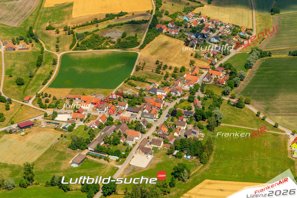 Das Luftbild zeigt : Unteroestheim Diebach - Die Luftaufnahme wurde 2023 vom UL-Flugzeug aus erstellt ( keine Drohne ) - Hochauflösende Luftaufnahme - Für grossformatige Ausdrucke geeignet. Die Geschenkidee !Mit Lizenz und Bildrechte bestellbar