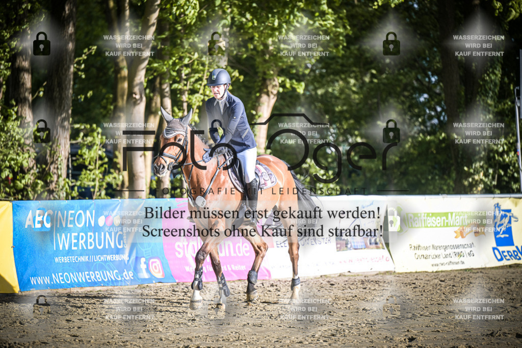 DOS_3842 | Entdecke hochwertige Reitturnierfotos von Foto Oger. Professionell, emotional und authentisch – jetzt Lieblingsmomente im Shop bestellen.Deutschlandweite Turnierfotografie. - Realisiert mit Pictrs.com