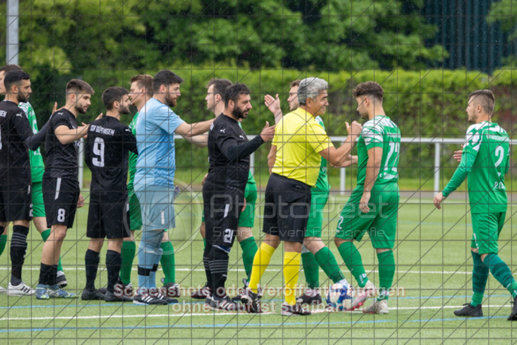 20250504_150246_0051 | #,SSV Göppingen (schwarz) vs. TSV Wäschenbeuren (grün), Fussball, Kreisliga A3 - Bezirk Neckar/Fils, 25. Spieltag, Saison 2024/2025, Kunstrasensportplatz Nord, Hohenstaufenstr. 123, 73033 Göppingen, 04.05.2025 - 15:00 Uhr,Foto: PhotoPeet-Sportfotografie/Peter Harich