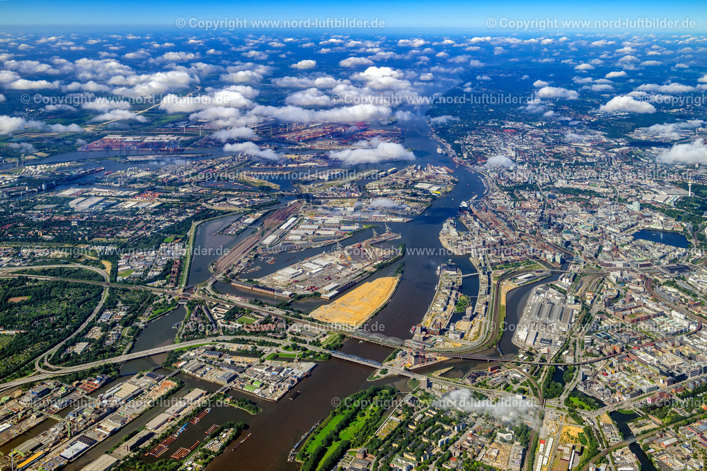Hamburg_Panorama_Hoch_ELS_0150280823 | HAMBURG 20.08.2023 Hafenanlagen Gesamtübersicht von Hamburg am Ufer des Flußverlaufes der " Elbe " aus 2000 Metern in Hamburg, Deutschland. // Port facilities on the banks of the "Elbe" river from 2000 meters in Hamburg, Germany. Foto: Martin Elsen