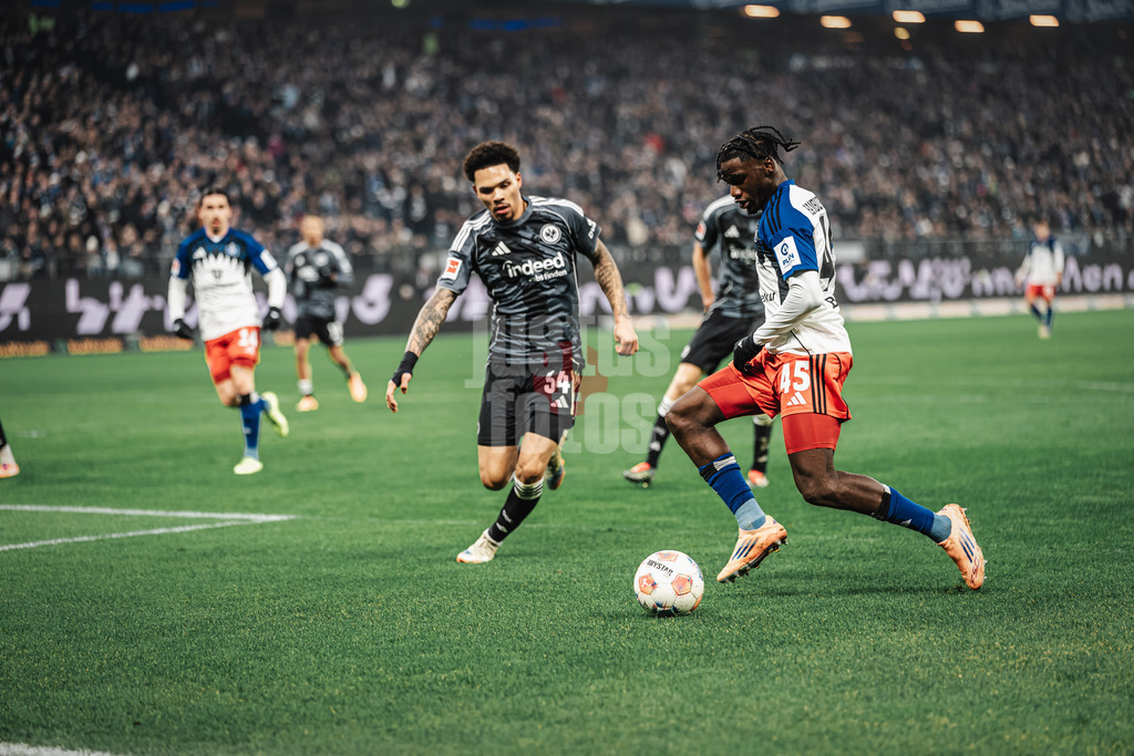 Fußball | Männer | Saison 2025/2026 | 1. Fußball-Bundesliga | 15. Spieltag | Hamburger SV vs. Eintracht Frankfurt | 20.12.2025 | Fabio Balde (#45, HSV) am Ball