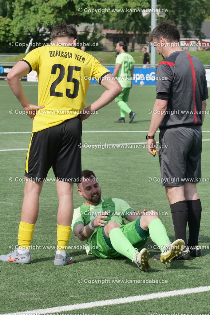 Fußball : Bezirksliga : SV 08/29 Friedrichsfeld - Borusia Veen am 10.05.2026 in Voerde Friedrichsfeld | Fußball : Bezirksliga : SV 08/29 Friedrichsfeld - Borusia Veen am 10.05.2026 in Voerde Friedrichsfeld - Realisiert mit Pictrs.com