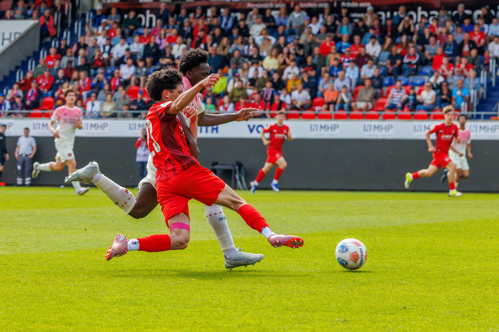 20260503-U19_FCH-LEV_048 | 1.FC Heidenheim 1846 vs. Bayer 04 Leverkusen, Fußball, U19, A-Junioren, NWL, U19-DFB-Nachwuchsliga, 2025/2026, Achtelfinale, 03.05.2026 in Heidenheim, Voith Arena(Foto: Michael Bulling) - Realisiert mit Pictrs.com
