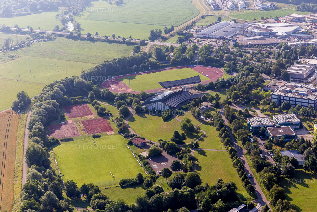 Luftbild: Ensemble der Sportplatzanlagen der Hans-Leipelt-Schule und Ludwig-Bölkow-Schule, Staatliche Berufsschule Donauwörth, Technikerschule im Ortsteil Riedlingen in Donauwörth im Bundesland Bayern in Deutschland. Foto: IMG_101717.jpg vom 08.07.2017 durch Werner Riehm/FLY-FOTO.de
