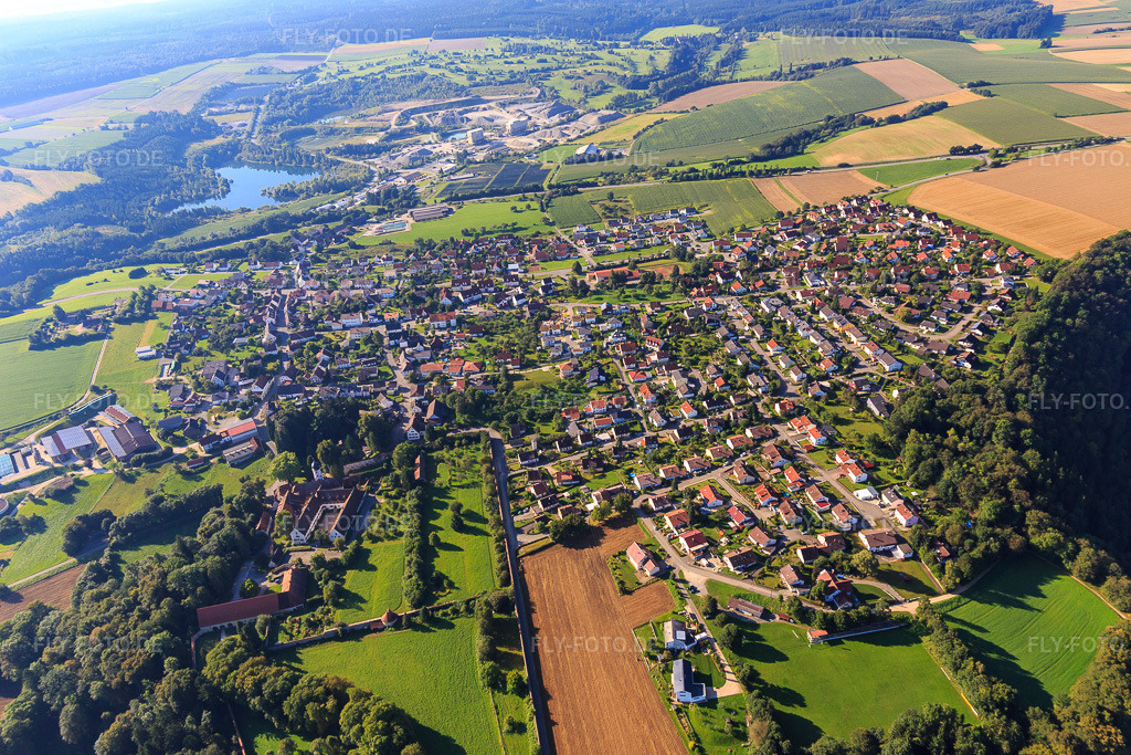 Luftbild: Ortsansicht aus Norden in Inzigkofen im Bundesland Baden-Württemberg in Deutschland. Foto: IMG_094199.jpg vom 27.08.2016 durch Werner Riehm/FLY-FOTO.de