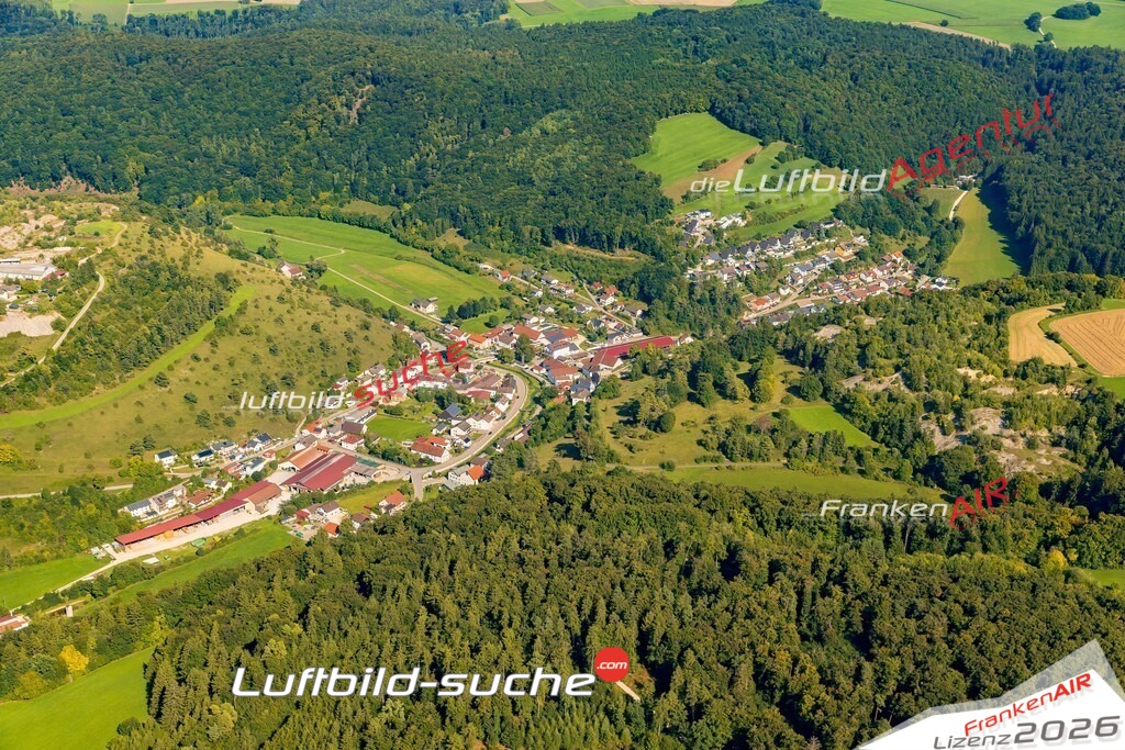 Klassische Luftaufnahme ohne Drohne zeigt:Mühlheim bei Mörnsheim - Die Luftbildaufnahme wurde 2025 vom UL-Flugzeug heraus erstellt ( keine Drohne ) - Hochauflösende Luftaufnahme -Nicht vergleichbar mit Google Maps oder Satelittenbilder- Die Geschenkidee !Mit Lizenz und Bildrechte bestellbar
