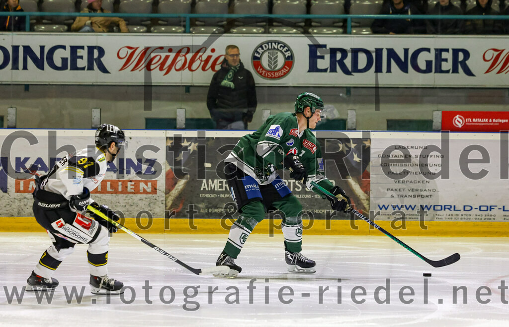2023-11-17_036_TSV_Erding_gegen_EA_Schongau | Erding, Deutschland, 17.11.2023:
Eishockey, Bayernliga Vorrunde 2023 / 2024, 10. Spieltag, TSV Erding gegen EA Schongau, Endergebnis: 12:4

Kevin Steiner (EA Schongau, #97)

Foto: Christian Riedel / fotografie-riedel.net