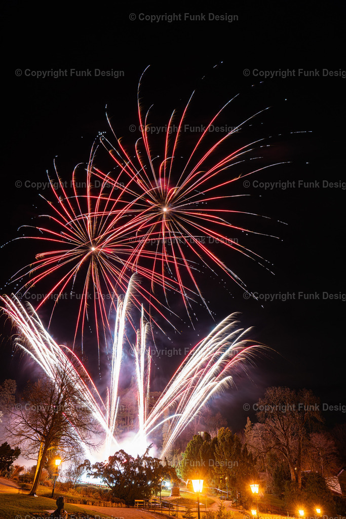 Silvester-Feuerwerk neben dem Casino Baden, Österreich | Casino Baden