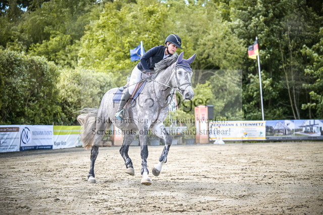 DOS_8093 | Entdecke hochwertige Reitturnierfotos von Foto Oger. Professionell, emotional und authentisch – jetzt Lieblingsmomente im Shop bestellen. - Realized with Pictrs.com