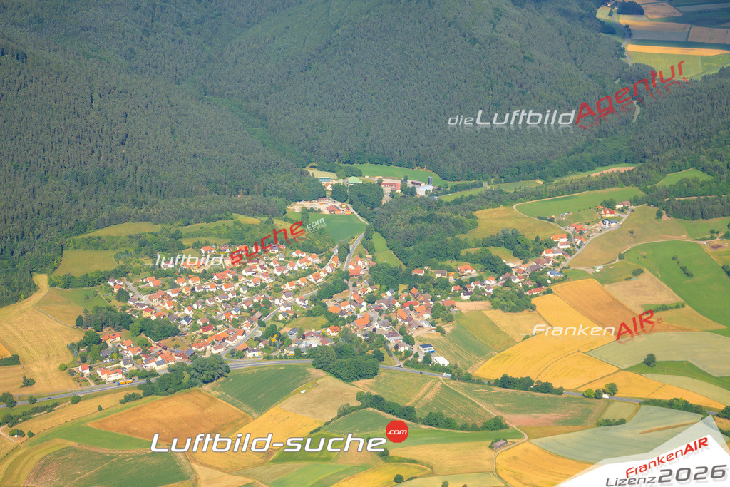 Die Luftaufnahme Leuchau - Kulmbach wurde vom UL-Flugzeug (keine Drohne) aus fotografiert.Hohe Druck- Auflösung-die Geschenkidee!
