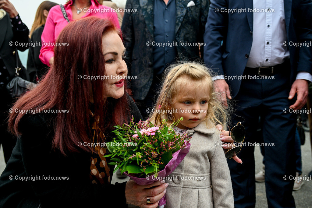Priscilla Presley bei Guschlbauer_ 24.03.2025-18 | 24.03.2025, ST.WILLIBALD, AUT, im Bild Priscilla Presley bei Guschlbauer mit Aurelia