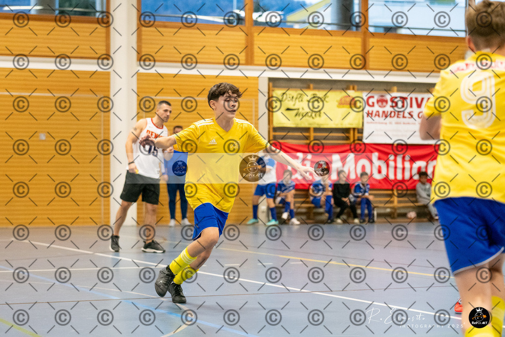 20251129_FCR-Hallenturnier-D_RAW-1_023-24 | Sport und Naturfotografie von Roberto Esposito zeigt echte Momente Bewegung und die Schönheit der Natur. Ausdrucksstarke Bilder schaffen Emotionen.