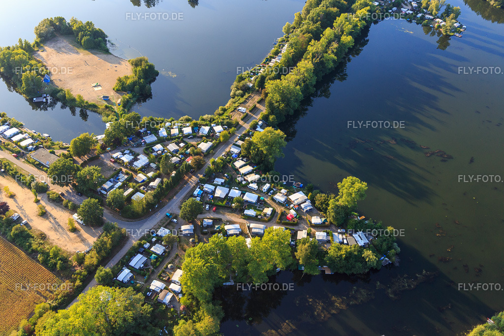 Badeinsel Wohnmobilplatz am Prüß-See "Blaue Lagune" https://www.freizeitwelt-guester.de/camping/ | Luftbild: Badeinsel Wohnmobilplatz am Prüß-See "Blaue Lagune" https://www.freizeitwelt-guester.de/camping/ in Güster im Bundesland Schleswig-Holstein in Deutschland. Foto: IMG_110500.jpg vom 21.08.2018 durch Werner Riehm/FLY-FOTO.de - Realisiert mit Pictrs.com
