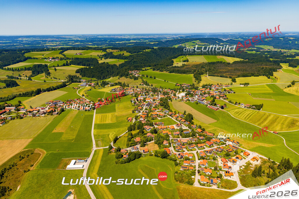Luftaufnahme von  Wildsteig - Die Luftaufnahme wurde 2025 vom UL-Flugzeug heraus erstellt ( keine Drohne ) - Hochauflösende Luftaufnahme - für professionelle Ausdrucke geeignet. Die Geschenkidee !Mit Lizenz und Bildrechte bestellbar