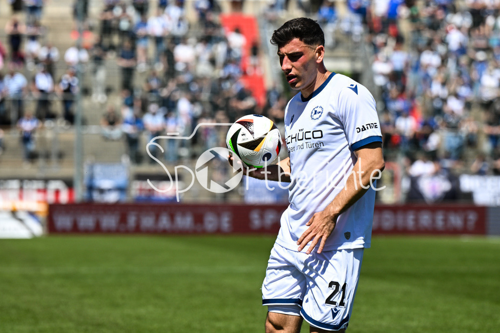 SpVgg Unterhaching - Arminia Bielefeld | im Bild Stefano RUSSO (Arminia Bielefeld 21) / Einzelfoto / Freisteller / 3. Liga: SpVgg Unterhaching - Arminia Bielefeld, Uhlsport Park am 11.05.2025