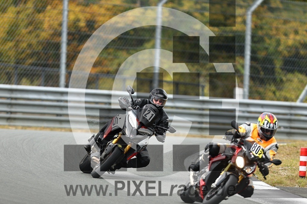 0021-20250916_03902 | Schöne Erinnerungen an spannende Momente - das festzuhalten ist unser Job. PIXELrace.de ist seit 2003 auf den Rennstrecken Europas unterwegs um die Action draußen beim Fahren und die wunderbare Stimmung imm Fahrerlager für euch einzufangen.