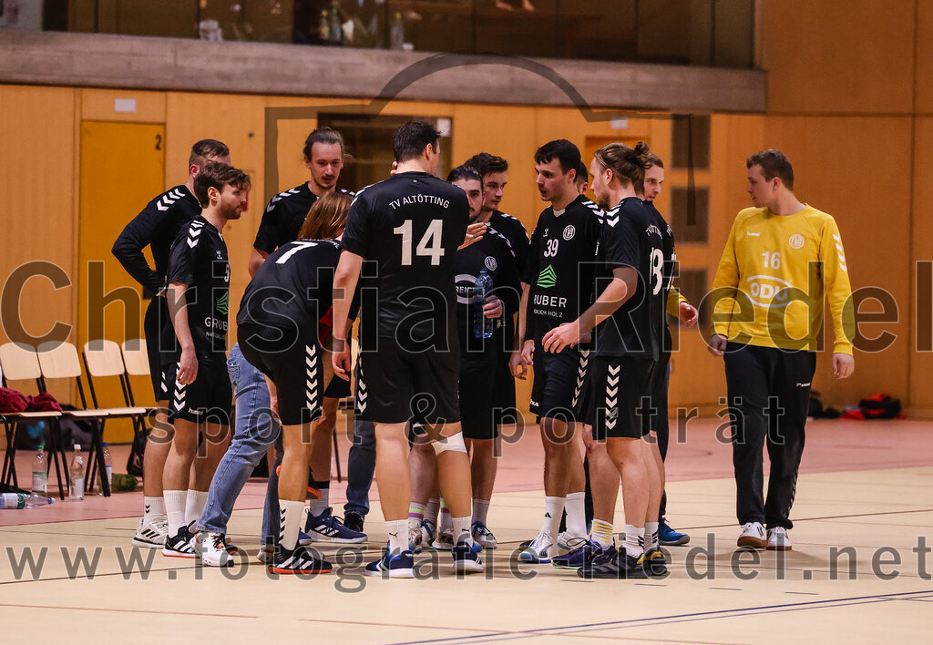 2024-11-09_062_SpVgg_Altenerding_gegen_TV_Altoetting | Erding, Deutschland, 09.11.2024:Handball, Bezirksoberliga Männer 2024 / 2025, 6. Spieltag, SpVgg Altenerding gegen TV Altötting, Endergebnis: 26:22Felix Zepf (TV Altötting, #7), Stefan Baaken (TV Altötting, #14), Johannes Resch (TV Altötting, #39), Patrick Malz (TV Altötting, #18)Foto: Christian Riedel / fotografie-riedel.net