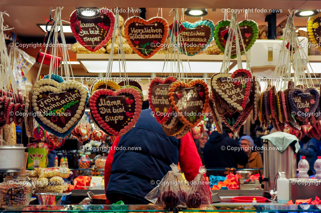 Deutschland_ Bayern_ Wuerzburg_ 13.12.2024-16 | 12.06.2024, Deutschland, GER, Bayern, Wuerzburg im Bild Stadtansichten, Weihnachtlich, Beleuchtung, Verkaufsstand, Huette, Suessigkeiten, Herzen, Lebkuchen, kreisfreie Stadt in Bayern, Bezirk Unterfranken