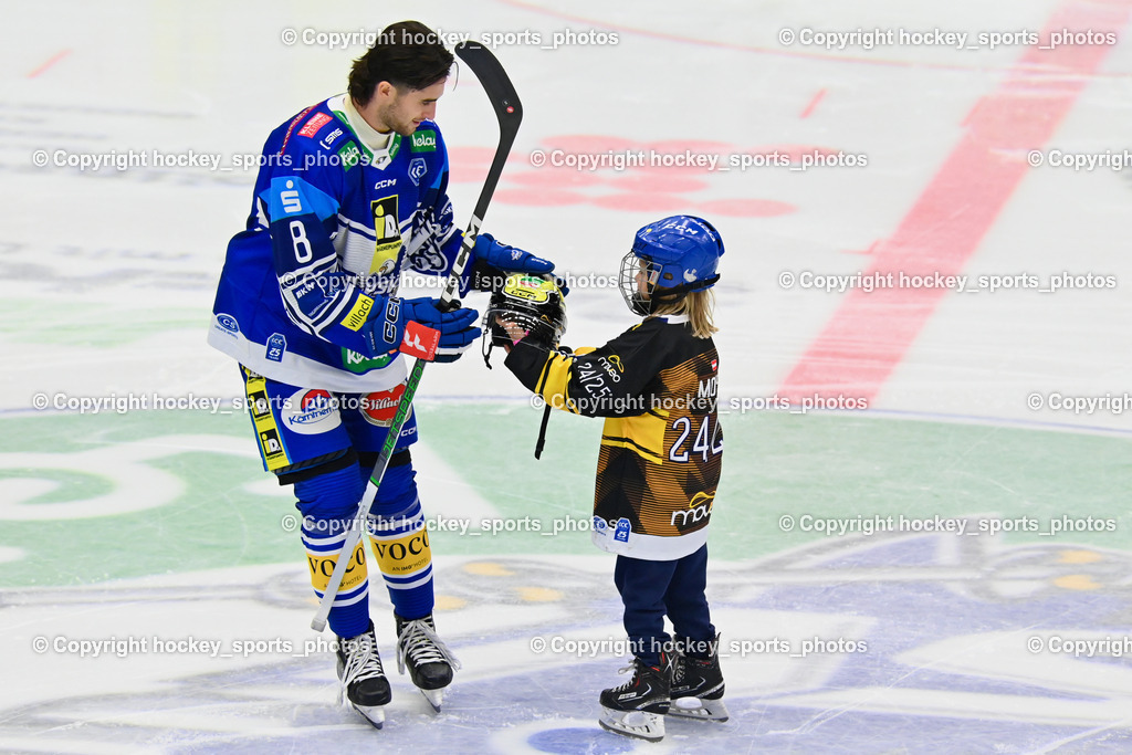 EC IDM Wärmepumpen VSV vs. MIGROSS SUPERMERCATI ASIAGO HOCKEY | #8 Rebernig Maximilian EC VSV, Spieler Ehrung, Nachwuchsspieler Bacher, EC IDM Wärmepumpen VSV vs. MIGROSS SUPERMERCATI ASIAGO HOCKEY, EC IDM Wärmepumpen VSV vs. MIGROSS SUPERMERCATI ASIAGO HOCKEY am 03.11.2024 in Villach (Stadthalle Villach), Austria, (Photo by Bernd Stefan)