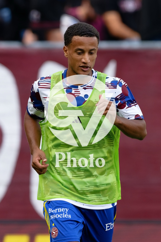 Brack Super League - Servette FC v FC Saint-Gall | Lilian Njoh (14 Servette FC) during warm-up prior  the Brack Super League match between Servette FC and FC Saint-Gall at Stade de Geneve in Geneva, Switzerland