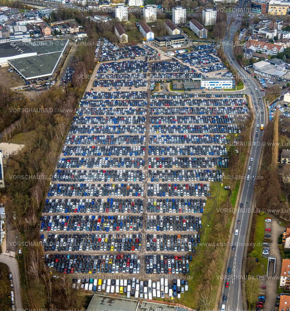 Hattingen251200268-2 | Luftbild, Gewerbegebiet Nierenhofer Straße, ehemaliges O&amp;K Gelände für geplantes Stadtquartier, aktuell Großparkplatz mit Hunderten von PKW, Polizeiwache Hattingen, Rosenthal, Hattingen, Ruhrgebiet, Nordrhein-Westfalen, Deutschland