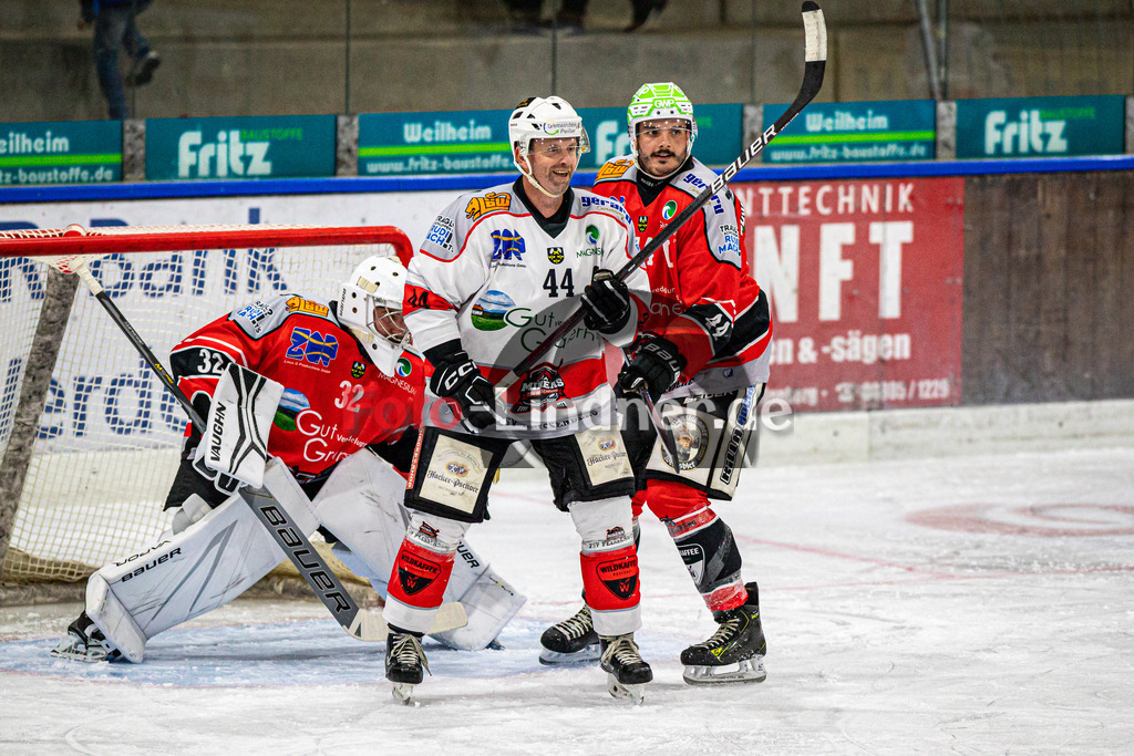 TSV Peißenberg Miners vs Legenden 20 TSV Peißenberg | TSV Peißenberg Legenden 20 Jahre Bayernliga, TSV Peißenberg Miners vs Legenden 20 TSV Peißenberg,Daniel Lenz (Legenden 44) vor dem Tor der Miners,2024-09-13 in Peißenberg (Eisstadion)Daniel Lenz (Legenden 44)Copyright: WolfgangxLindner