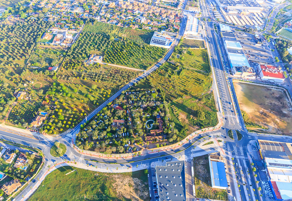Luftbild: Camping Villsom Sevilla in Dos Hermanas im Bundesland Sevilla in Spanien. – Foto: IMG_145708.jpg vom 22.04.2025 durch Werner Riehm/FLY-FOTO.de – Auflösung des Originals: 4812 x 3324 px – Camping Villsom