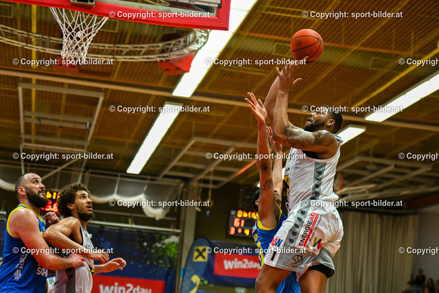 AUT, BSL, Basketball Flyers Wels vs SKN St.Poelten | 28.04.2023, Raiffeisen Arena Wels, AUT, BSL, Flyers Wels vs SKN St.Poelten, im Bild Donovan Smith (Flyers)


// BSL, Basketball Super League Match between Raiffeisen Flyers Wels and SKN St.Poelten in Wels, Austria on 2023/04/28