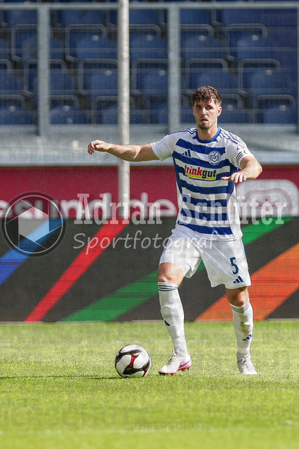 23.05.2026, GER, Fussball, Herren, Niederrheinpokal Finale, Saison 2025/2026, SC St. Tönis - MSV Duisburg | Tobias Fleckstein (MSV Duisburg) in Aktion am Ball, Einzelaktion