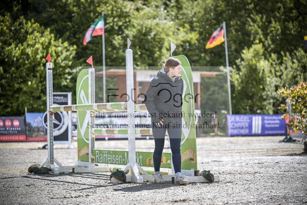 DOS_7229 | Entdecke hochwertige Reitturnierfotos von Foto Oger. Professionell, emotional und authentisch – jetzt Lieblingsmomente im Shop bestellen.Deutschlandweite Turnierfotografie. - Realisiert mit Pictrs.com