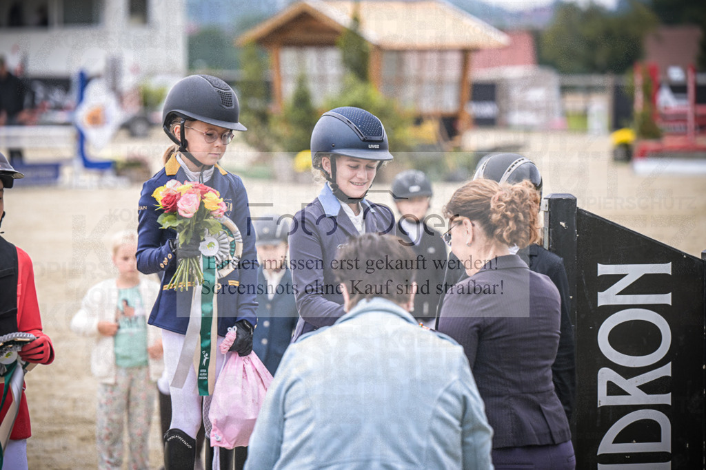 DOS_0086 | Entdecke hochwertige Reitturnierfotos von Foto Oger. Professionell, emotional und authentisch – jetzt Lieblingsmomente im Shop bestellen.Deutschlandweite Turnierfotografie. - Realisiert mit Pictrs.com